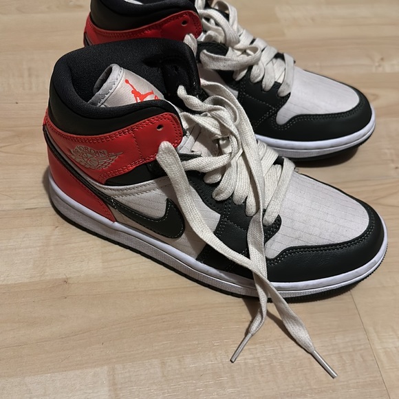 Like new, only worn once - Picture 3 of 4